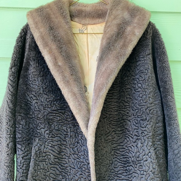 VINTAGE faux fur jacket Size estimate 10-12. - Picture 2 of 4